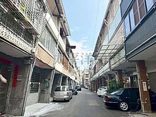 海線易哥低總推薦【沙鹿車站蛋黃區近星巴克旁俗透天】