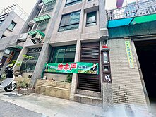 獨家稀有釋出！鳳山過埤國小旁透天美屋｜臨8米路雙車