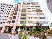 德民星巴克旁。【昶威公園】。面樹海。三房車位