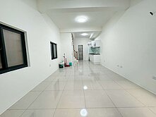 三信家商~三多商圈~輕軌~正3樓全新整理美透天