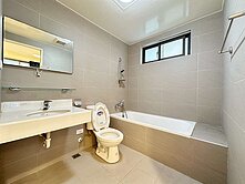 走路到捷運亞東醫院|大三房|車位可另購|衛浴開窗