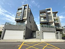 只有我在賣｜烏日捷運站｜輕屋齡震後｜大面寬雙車別墅