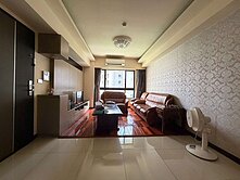 慈文國中旁稀有三房車