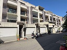 邦尼🌼輕屋齡｜樹孝商圈｜可停雙車臨路車透天