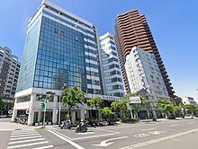 獨家~北部屋主想賣了✨高雄棒球場首席商辦✨玻璃帷幕