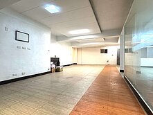 小巨蛋捷運便利一樓