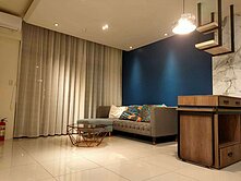 《靜謐難得》🏠湖畔小鎮挑高溫泉宅🏠誠意出售