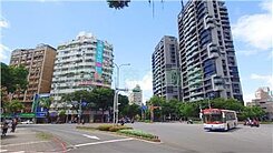 中正三角窗發財店面