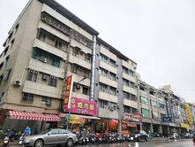文藻鼎中大樂商圈皇家學院【電梯】收租店面