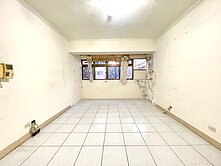 $223五福路商圈寶祥花園邊間三房坡平車