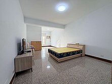 鳳山南成國小正街上透天店住