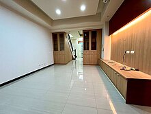 大理立新國小震後臨路車庫別墅