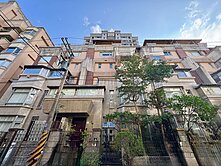 天母有管理的大透天+坡平車位