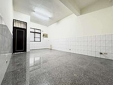 橋頭甲圍。傳統格局大地坪透天。門口可停車。誠可議