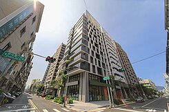 燙金角窗★14米面寬壹+夾★獨立電梯店霸