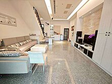 樂福🩷中興商圈15年屋齡雙車透天店面