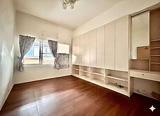 ⭐️五股市中心低公設⭐️大四房車首選⭐️住商簡育章