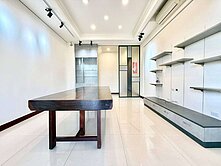 豐原大道臨路邊間前後採光輕屋齡大套房l電梯店面透天