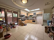 林森國小旁驚喜四房車