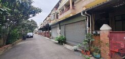 大里成功國中旁5房別墅前院停車