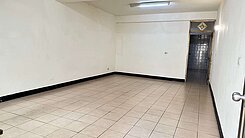 大里塗城市場旁活巷透天目前出租28000元