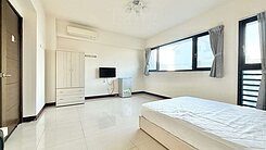 北屯１０年屋！雙面臨路！５房雙車透天！