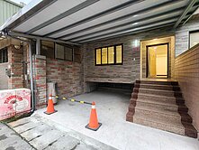 中壢體育園區3+1房前院停車