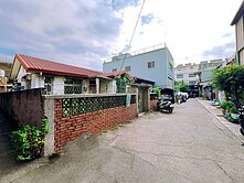 東區LaLaport旁 | 10米大面寬透天81坪