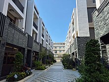 專任! 大時代 電梯別墅 全新未住過 體育園區旁 
