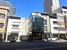 亞灣區漢神百貨正青年二路上燙金店