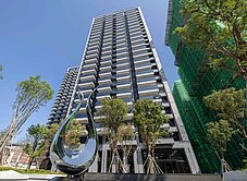 鼓山 美術白天鵝｜三房大坪數＋平面車位｜2年輕屋齡