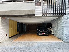 北區⭐️賴厝國小｜近綠園道・輕屋齡併排雙車電梯豪墅