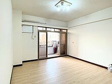 永康區近中華家樂福《觀雲丙區》景觀四房平車