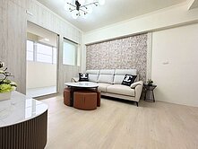 公園首排~光華商圈~家樂福旁~翻新美三房+平車