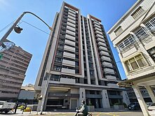  鳳山區｜近鳳山區國中捷運站｜高樓2房含車位｜誠售