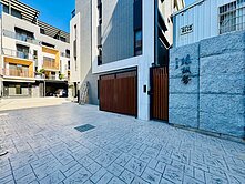 東勢麥當勞旁全新4房電梯雙車別墅