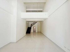 亞灣|三多商圈正路大面寬店面|財源滾滾