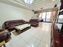 近體育園區家樂福大地坪透天