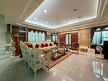 高雄大華圓山大面寬花鄉獨棟超大百餘地建坪三車別墅