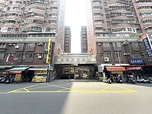 衛武營/海洋商圈中高樓層電梯大樓三房+平面車位