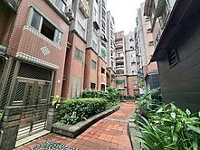 宜蘭市◇黎明國小◇轉運站旁◇稀有四房含車位華廈◇