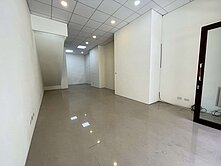 正五權南路黃金店面附平面車位