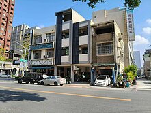 亞灣區漂亮臨路透天(4年前重造鋼筋混凝土建築)