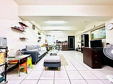 專簽｜南區愛買旁低總價大三房附車位