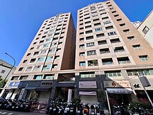 四維捷運站旁！樓中樓大三房平面車位！