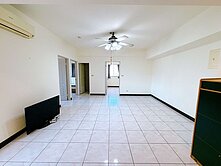 專任嶺東科⼤高樓採光三房