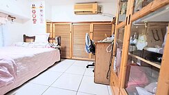 東區秀泰旁黃金邊間店面十3房十車位