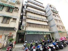 內壢後站中正國小旁新青年城美三房