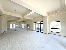 車站稀有釋出✨全新挑高廠辦＋大露台✨