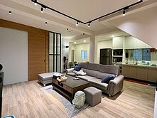 近商60大面寬雙車庫邊間朝南精緻裝潢美透天